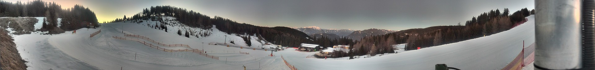 Archived image Webcam Middle station Kanzelhöhe, skiresort Gerlitzen