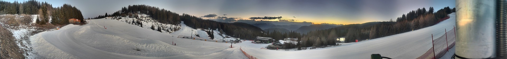 Archived image Webcam Middle station Kanzelhöhe, skiresort Gerlitzen