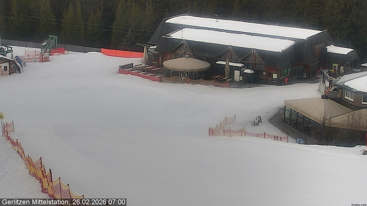 Archived image Webcam Kid's snowpark, Gerlitzen