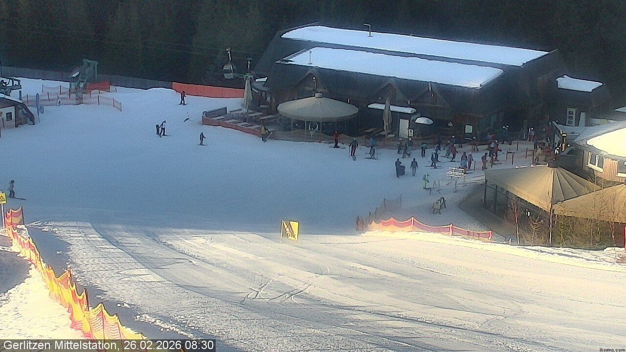 Archived image Webcam Kid's snowpark, Gerlitzen