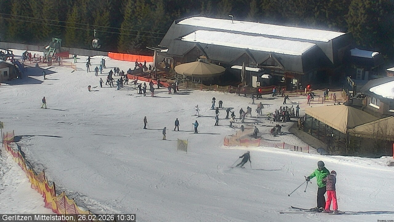 Archived image Webcam Kid's snowpark, Gerlitzen