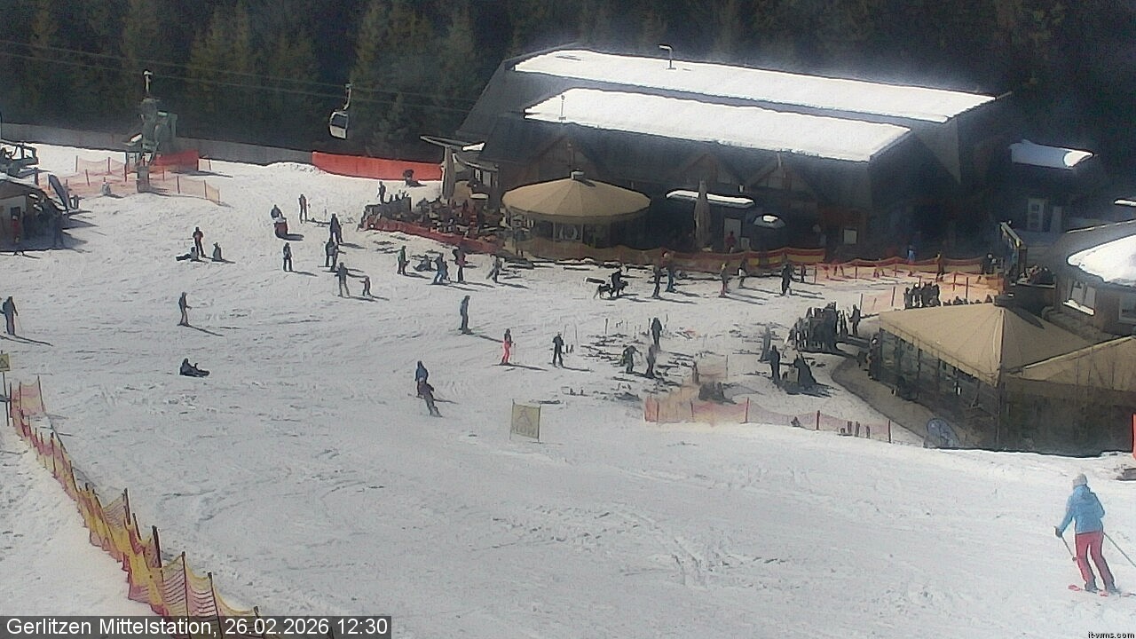 Archived image Webcam Kid's snowpark, Gerlitzen