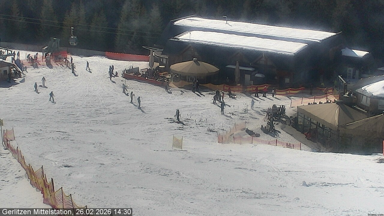 Archived image Webcam Kid's snowpark, Gerlitzen
