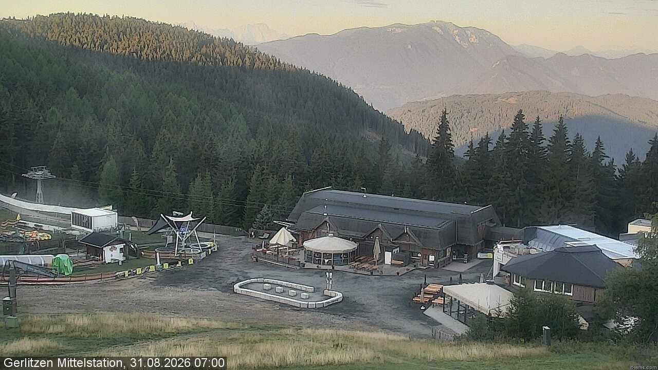 Archived image Webcam Kid's snowpark, Gerlitzen