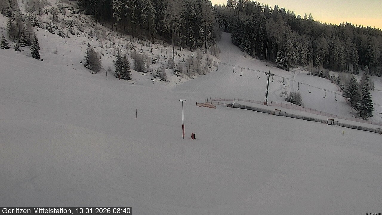 Archiv Foto Webcam Kanzelhöhe: Schirmbar und Sonnenarena