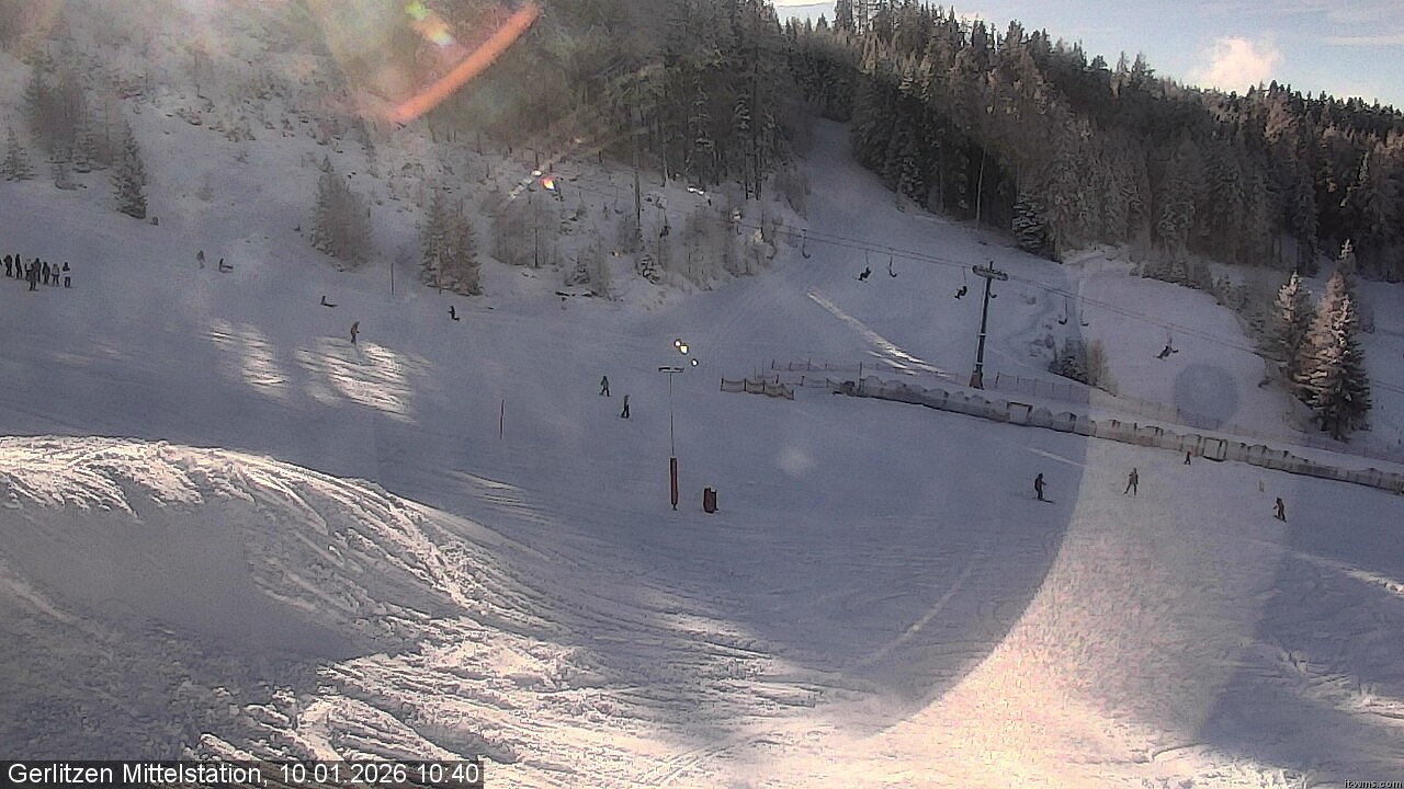 Archiv Foto Webcam Kanzelhöhe: Schirmbar und Sonnenarena