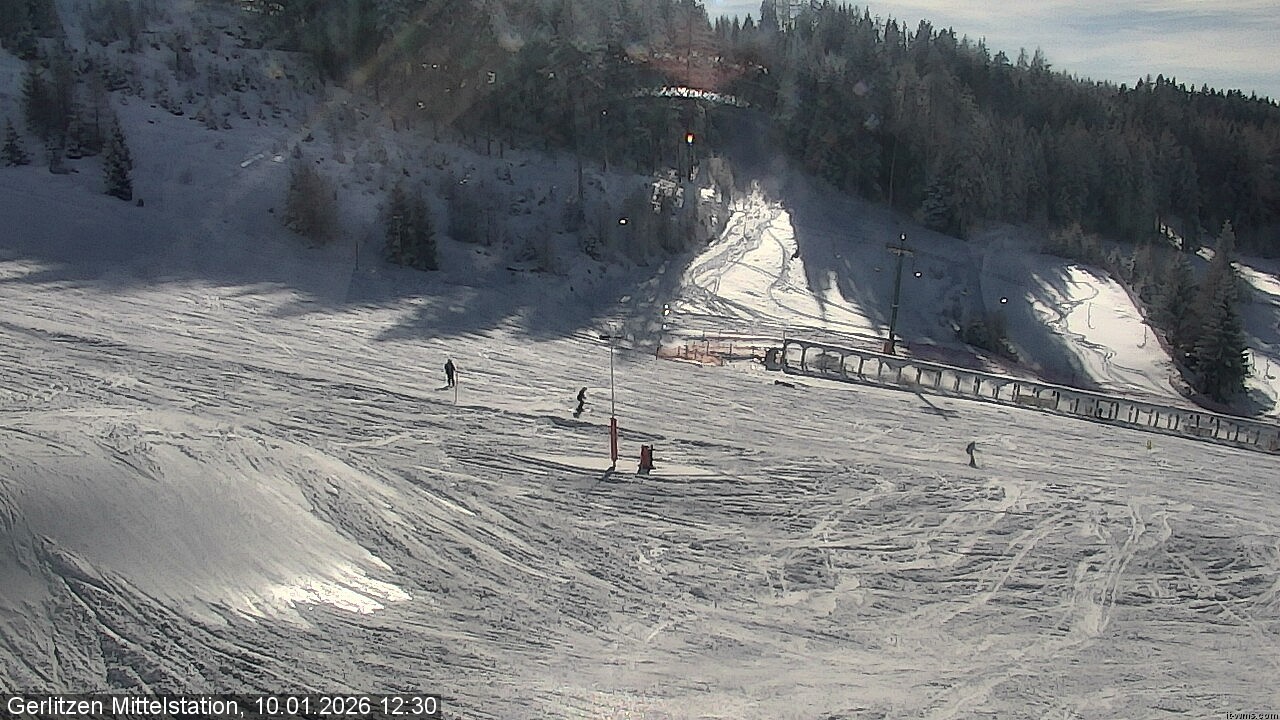 Archiv Foto Webcam Kanzelhöhe: Schirmbar und Sonnenarena