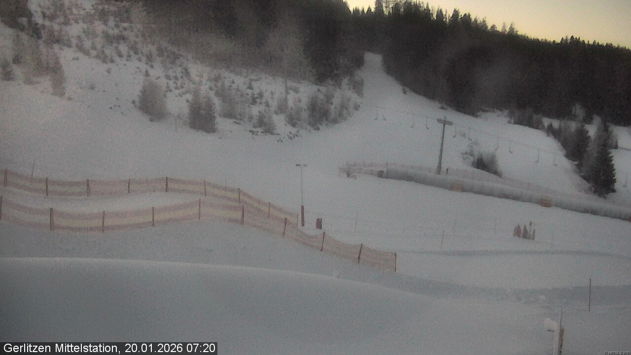 Archiv Foto Webcam Kanzelhöhe: Schirmbar und Sonnenarena