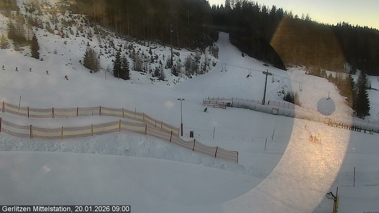 Archiv Foto Webcam Kanzelhöhe: Schirmbar und Sonnenarena