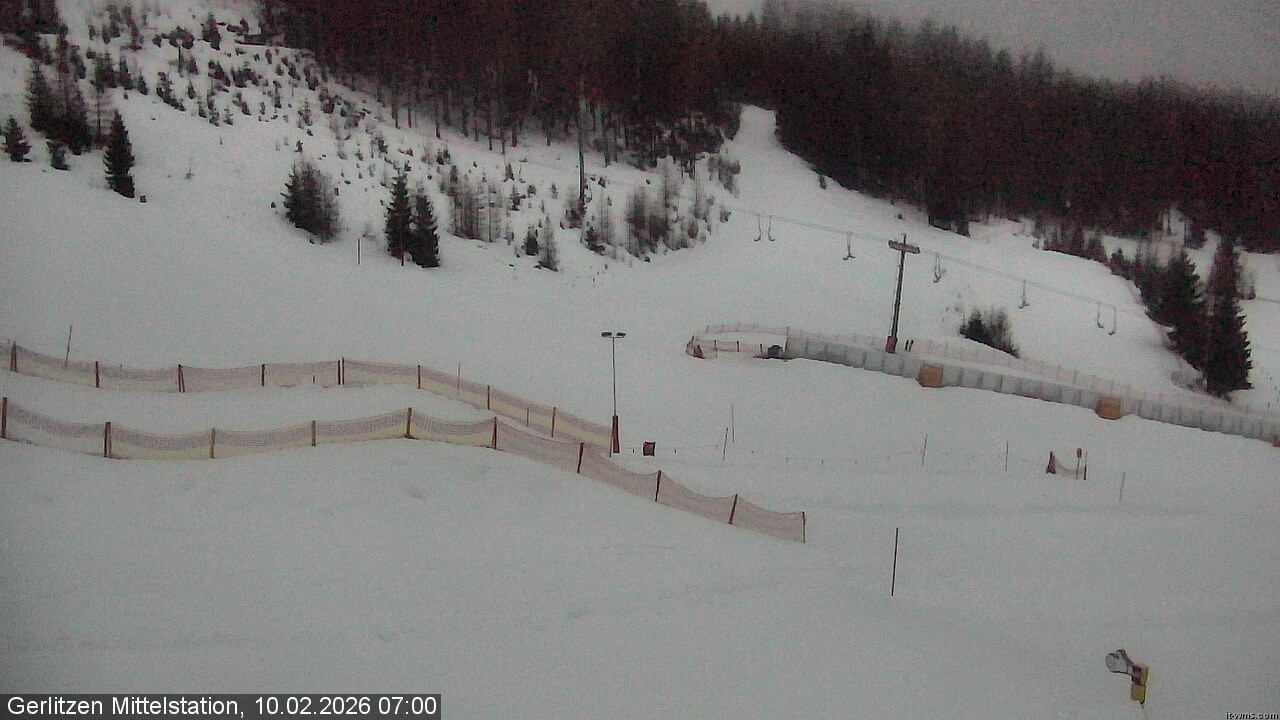 Archiv Foto Webcam Kanzelhöhe: Schirmbar und Sonnenarena