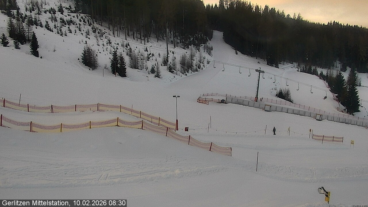 Archiv Foto Webcam Kanzelhöhe: Schirmbar und Sonnenarena