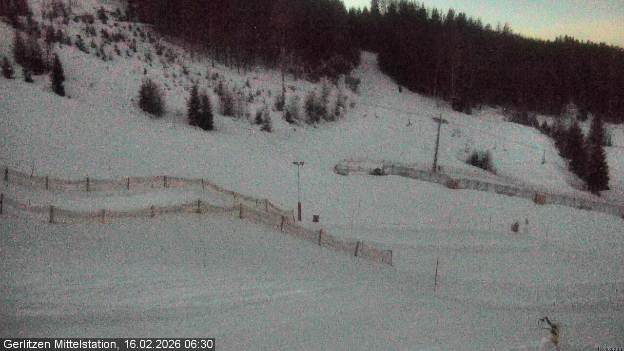 Archiv Foto Webcam Kanzelhöhe: Schirmbar und Sonnenarena