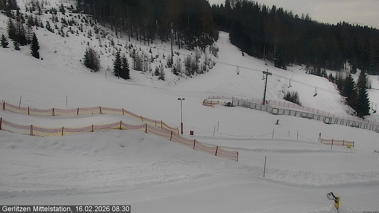 Archiv Foto Webcam Kanzelhöhe: Schirmbar und Sonnenarena