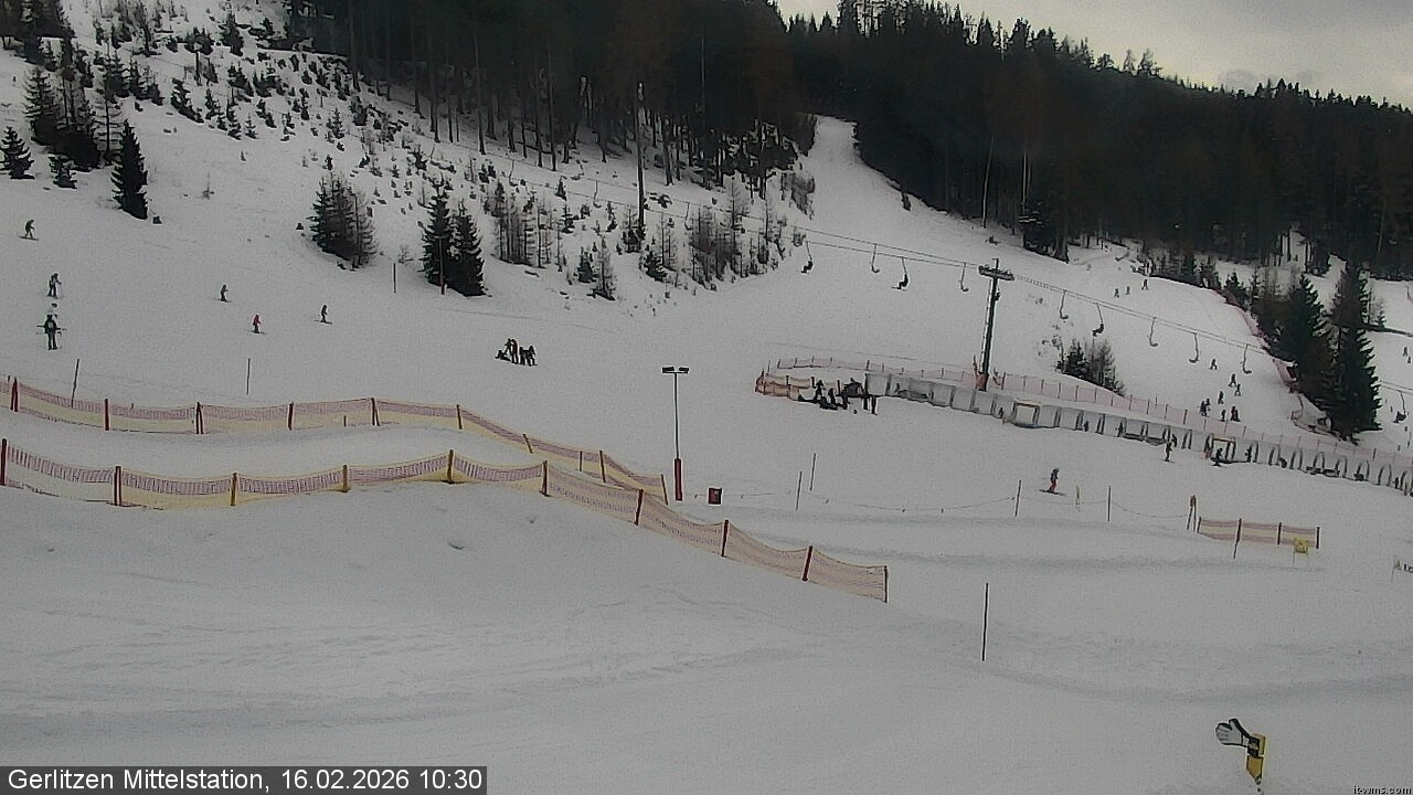 Archiv Foto Webcam Kanzelhöhe: Schirmbar und Sonnenarena