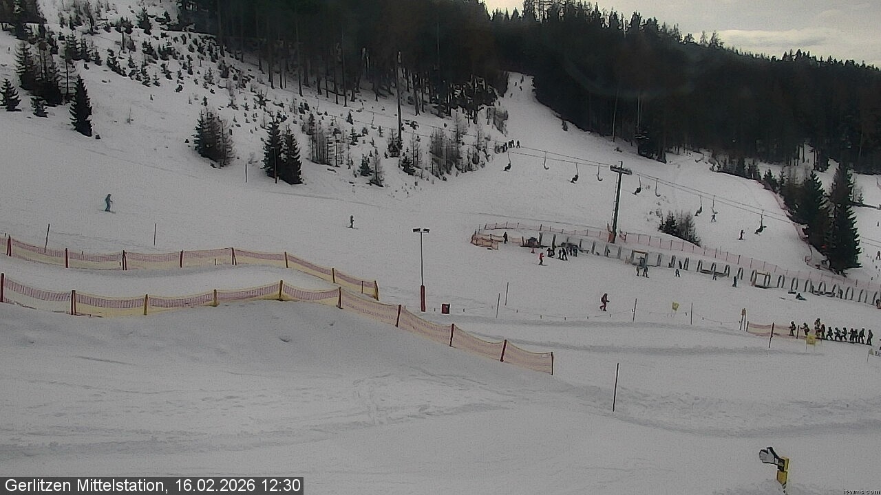 Archiv Foto Webcam Kanzelhöhe: Schirmbar und Sonnenarena