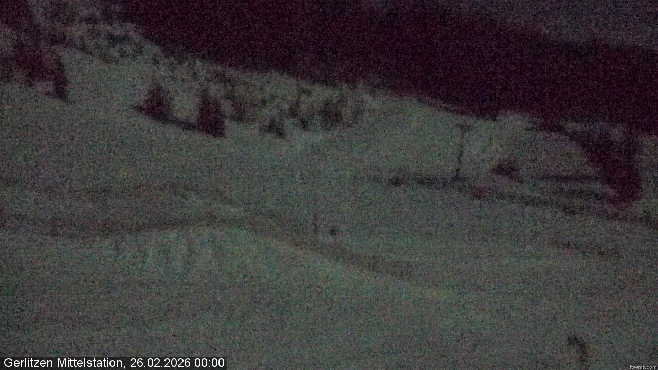 Archived image Webcam Umbrella bar and sun arena, Gerlitzen