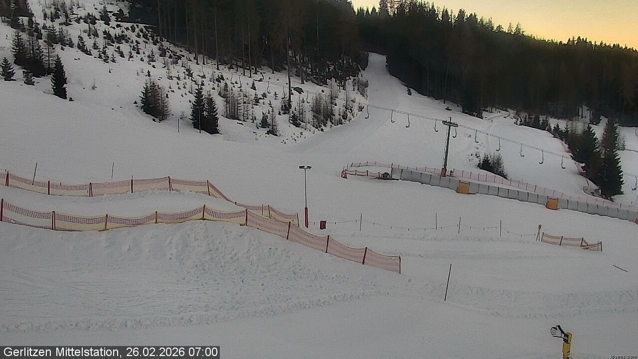Archived image Webcam Umbrella bar and sun arena, Gerlitzen