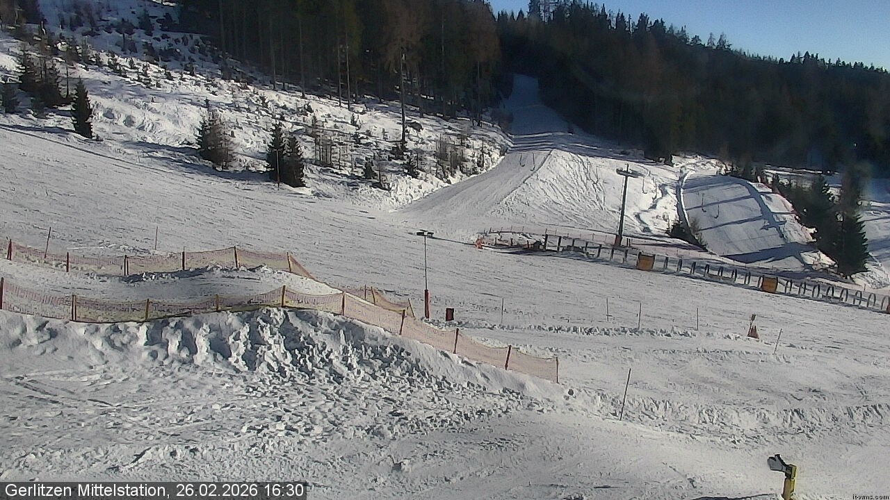 Archived image Webcam Umbrella bar and sun arena, Gerlitzen