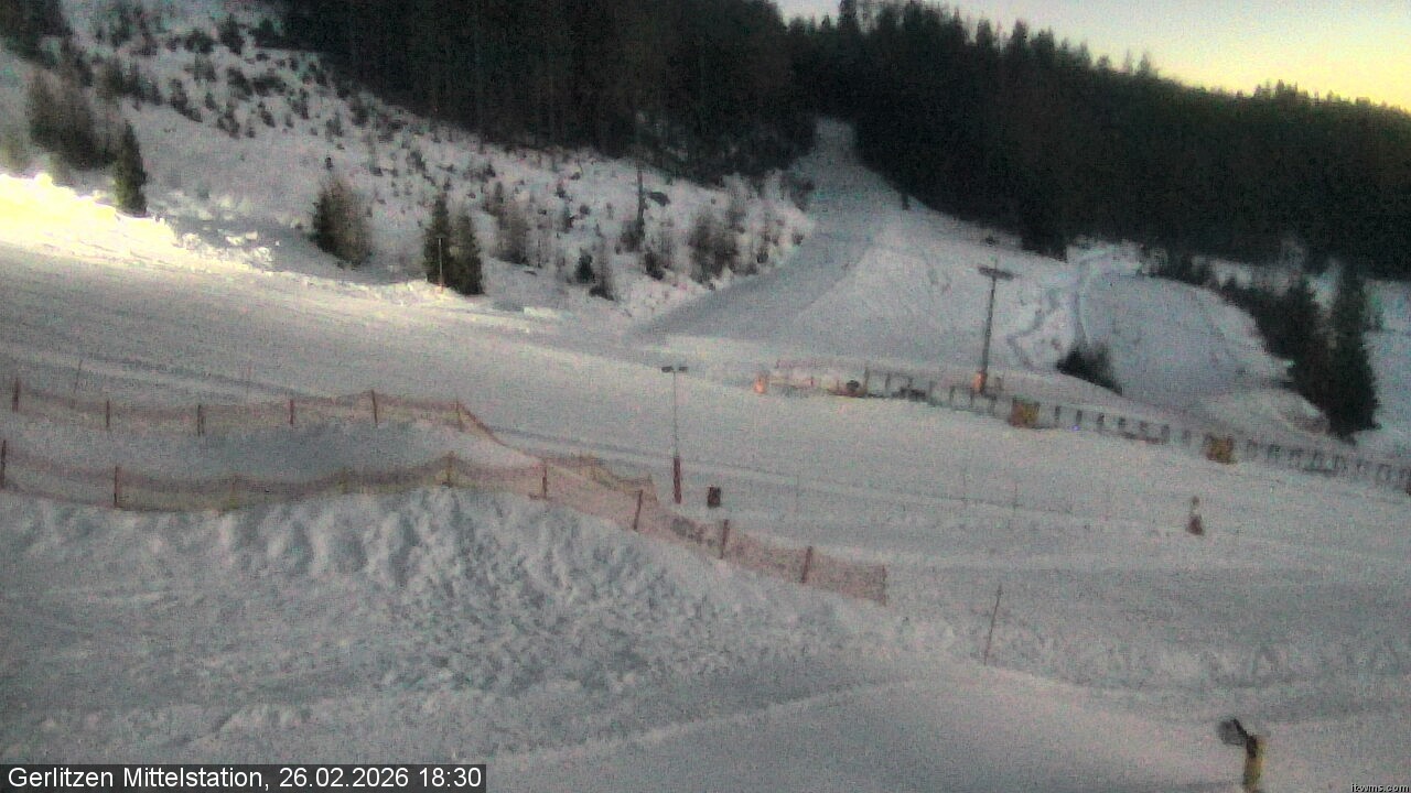 Archived image Webcam Umbrella bar and sun arena, Gerlitzen