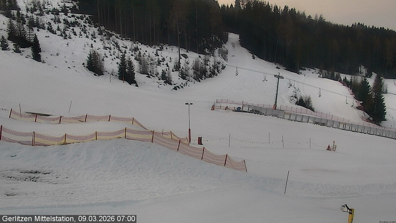 Archiv Foto Webcam Kanzelhöhe: Schirmbar und Sonnenarena