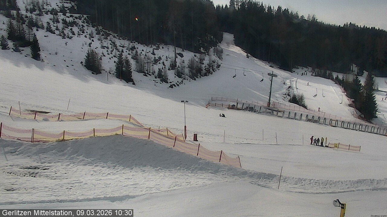 Archiv Foto Webcam Kanzelhöhe: Schirmbar und Sonnenarena