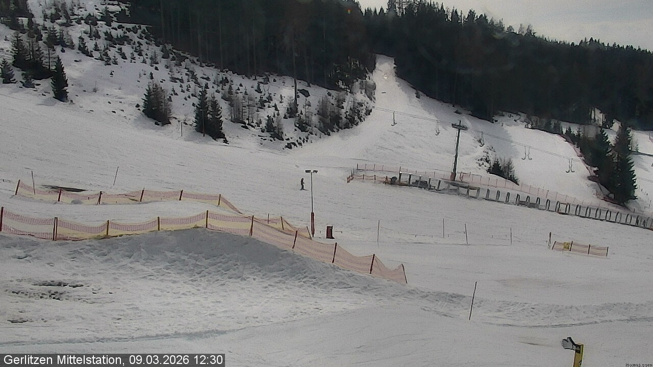 Archiv Foto Webcam Kanzelhöhe: Schirmbar und Sonnenarena