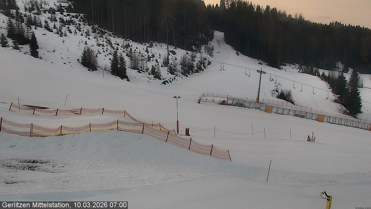 Archiv Foto Webcam Kanzelhöhe: Schirmbar und Sonnenarena