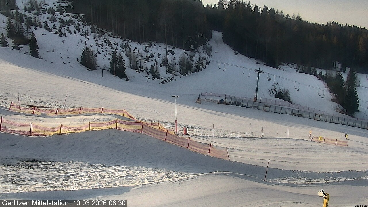 Archiv Foto Webcam Kanzelhöhe: Schirmbar und Sonnenarena