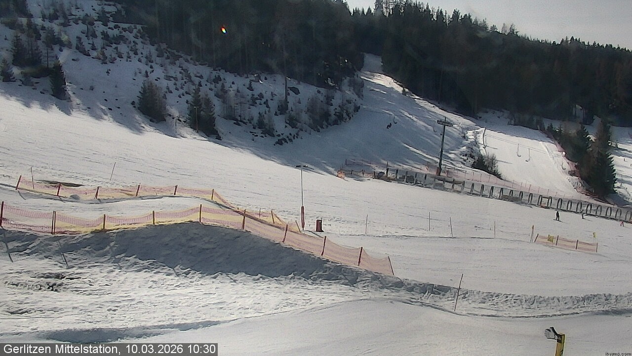 Archiv Foto Webcam Kanzelhöhe: Schirmbar und Sonnenarena