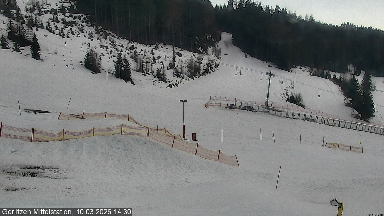 Archiv Foto Webcam Kanzelhöhe: Schirmbar und Sonnenarena