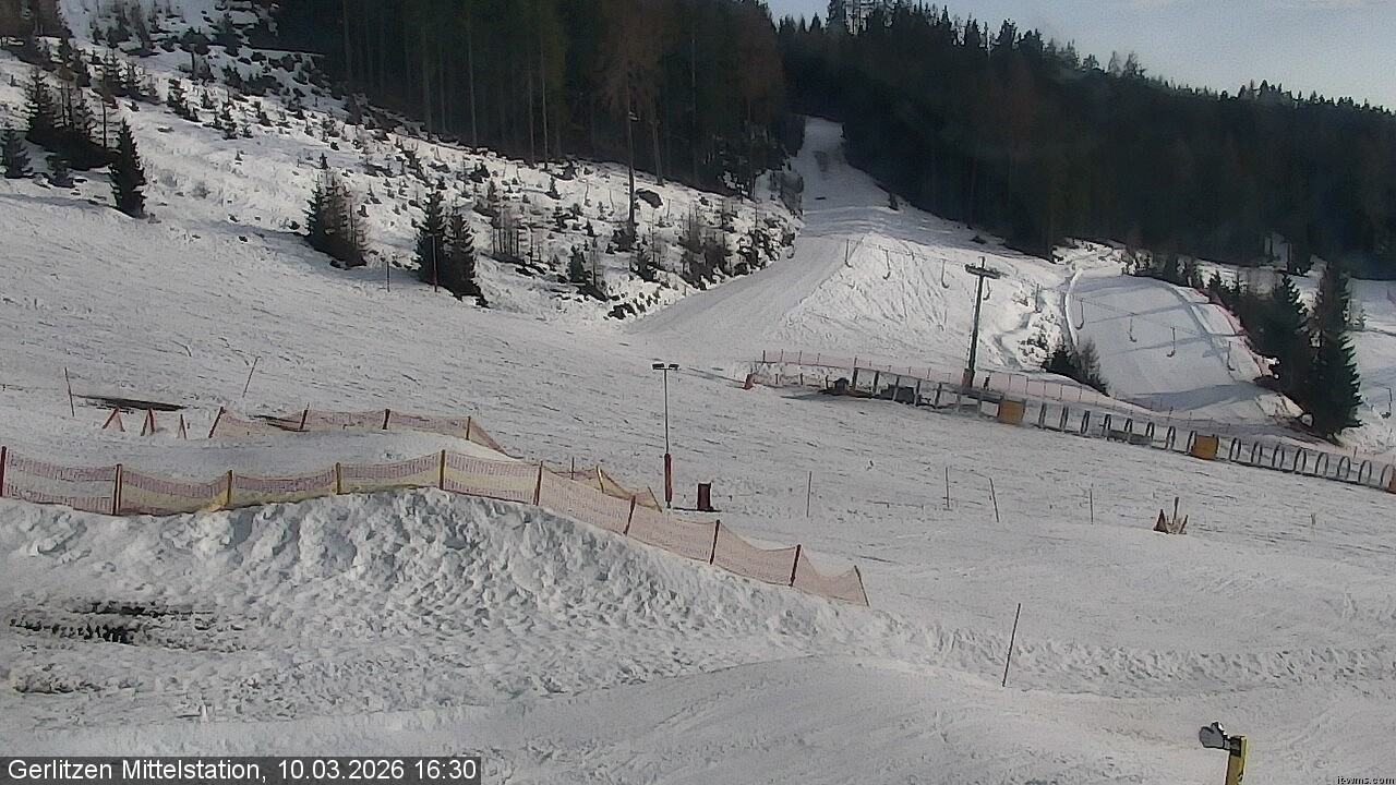 Archiv Foto Webcam Kanzelhöhe: Schirmbar und Sonnenarena