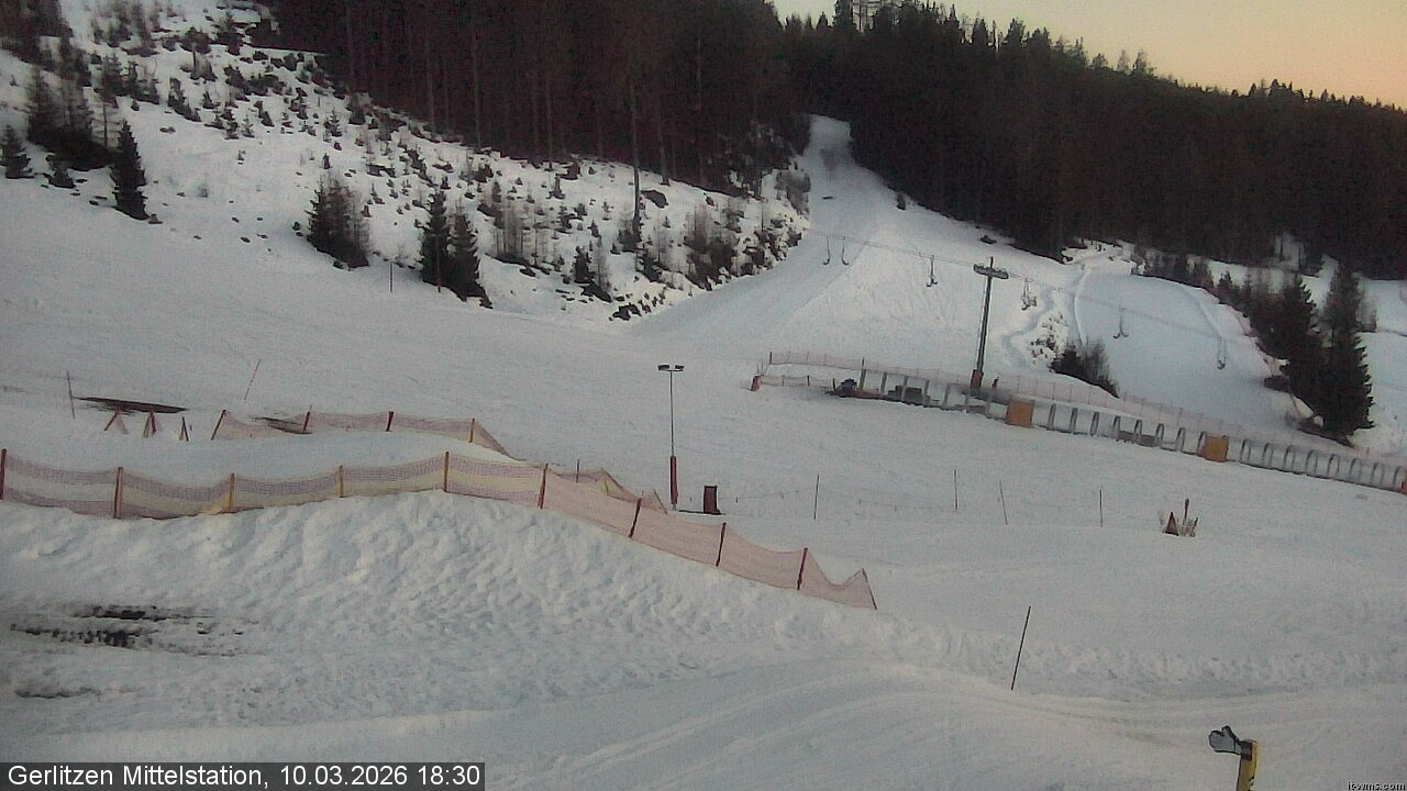 Archiv Foto Webcam Kanzelhöhe: Schirmbar und Sonnenarena