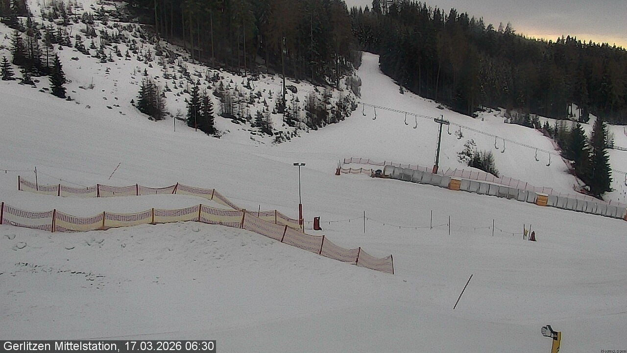 Archiv Foto Webcam Kanzelhöhe: Schirmbar und Sonnenarena