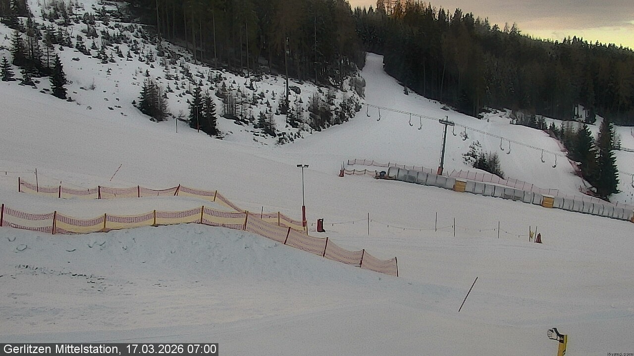 Archiv Foto Webcam Kanzelhöhe: Schirmbar und Sonnenarena