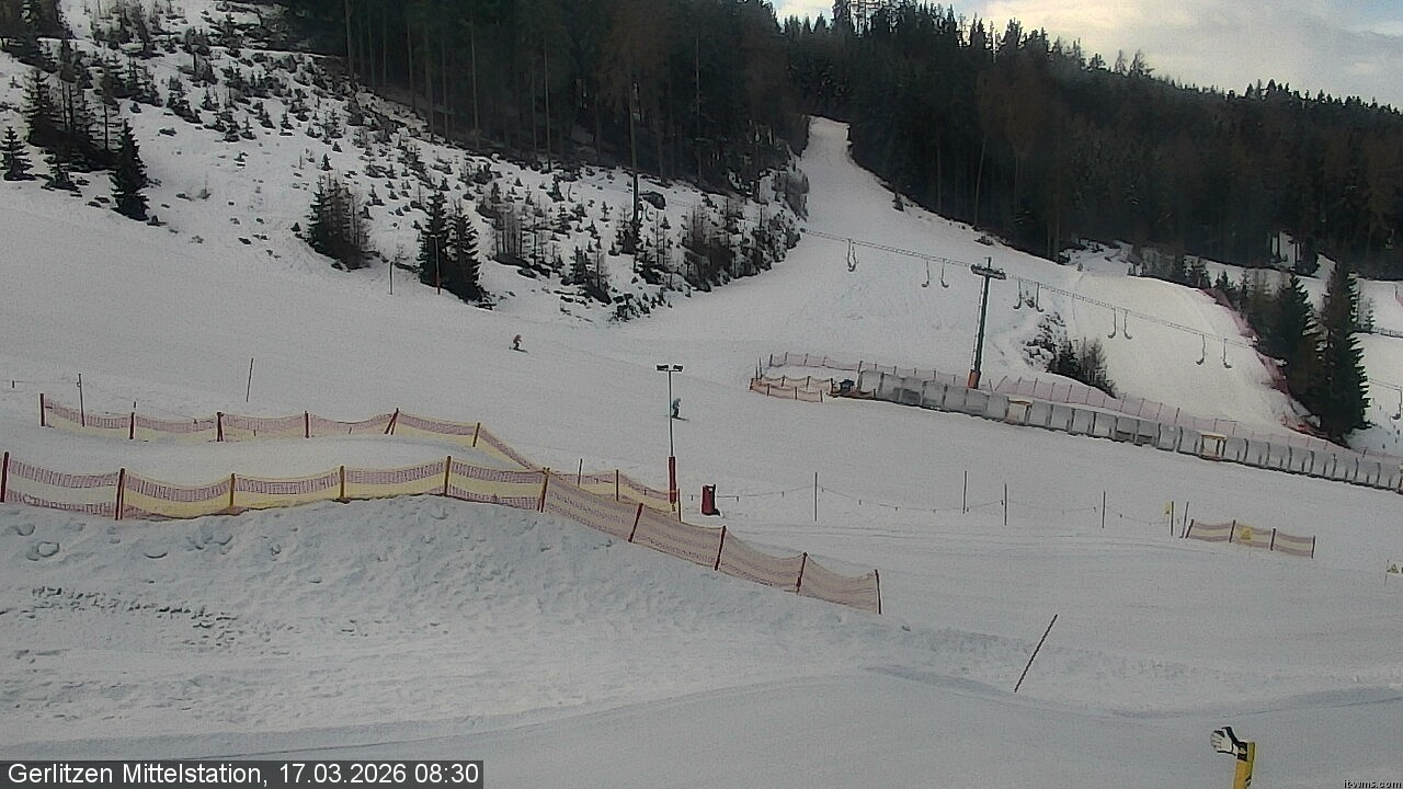 Archiv Foto Webcam Kanzelhöhe: Schirmbar und Sonnenarena