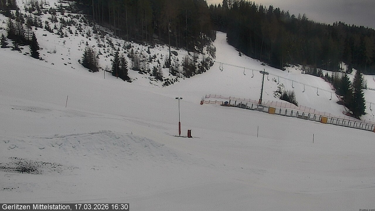 Archived image Webcam Umbrella bar and sun arena, Gerlitzen