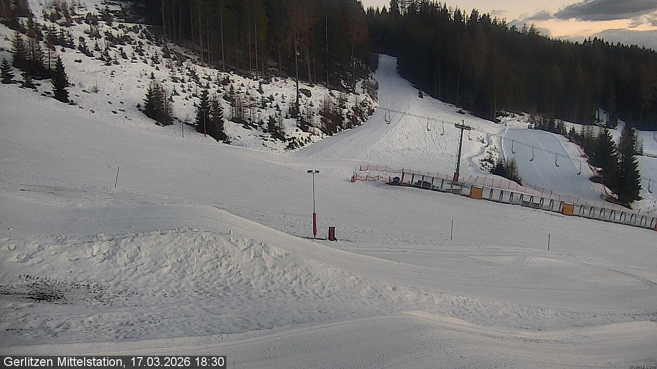 Archived image Webcam Umbrella bar and sun arena, Gerlitzen