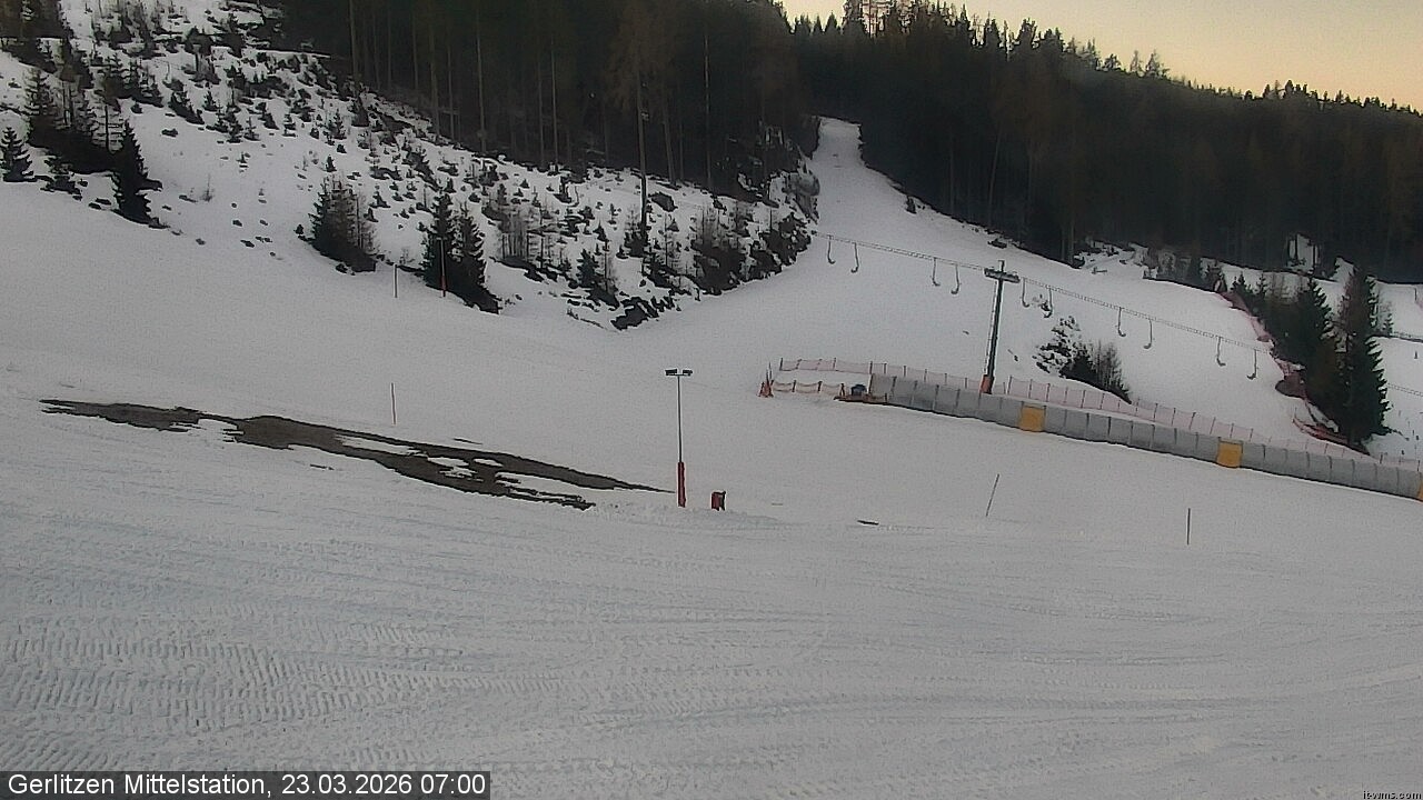 Archived image Webcam Umbrella bar and sun arena, Gerlitzen