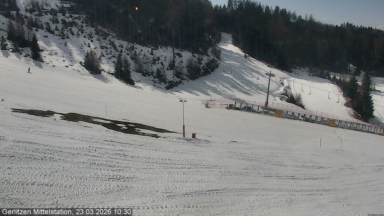 Archiv Foto Webcam Kanzelhöhe: Schirmbar und Sonnenarena