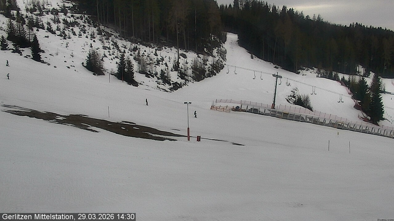 Archived image Webcam Umbrella bar and sun arena, Gerlitzen