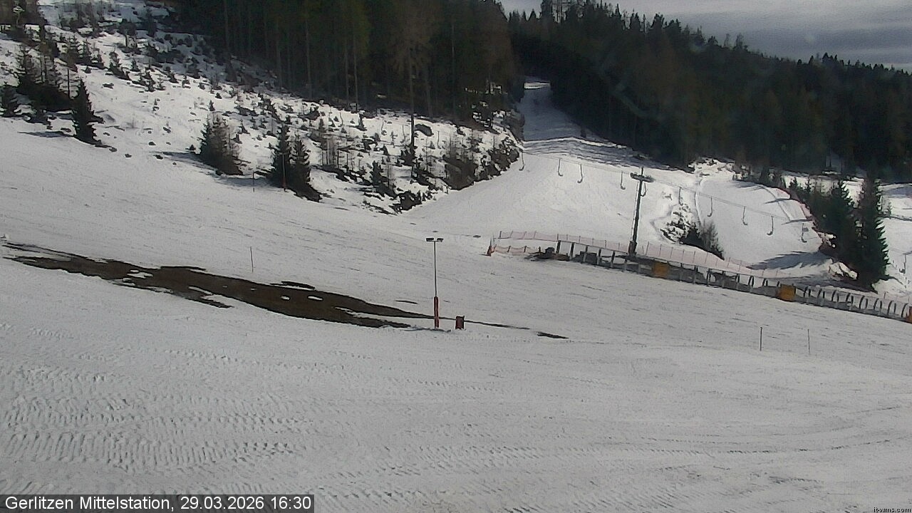 Archived image Webcam Umbrella bar and sun arena, Gerlitzen