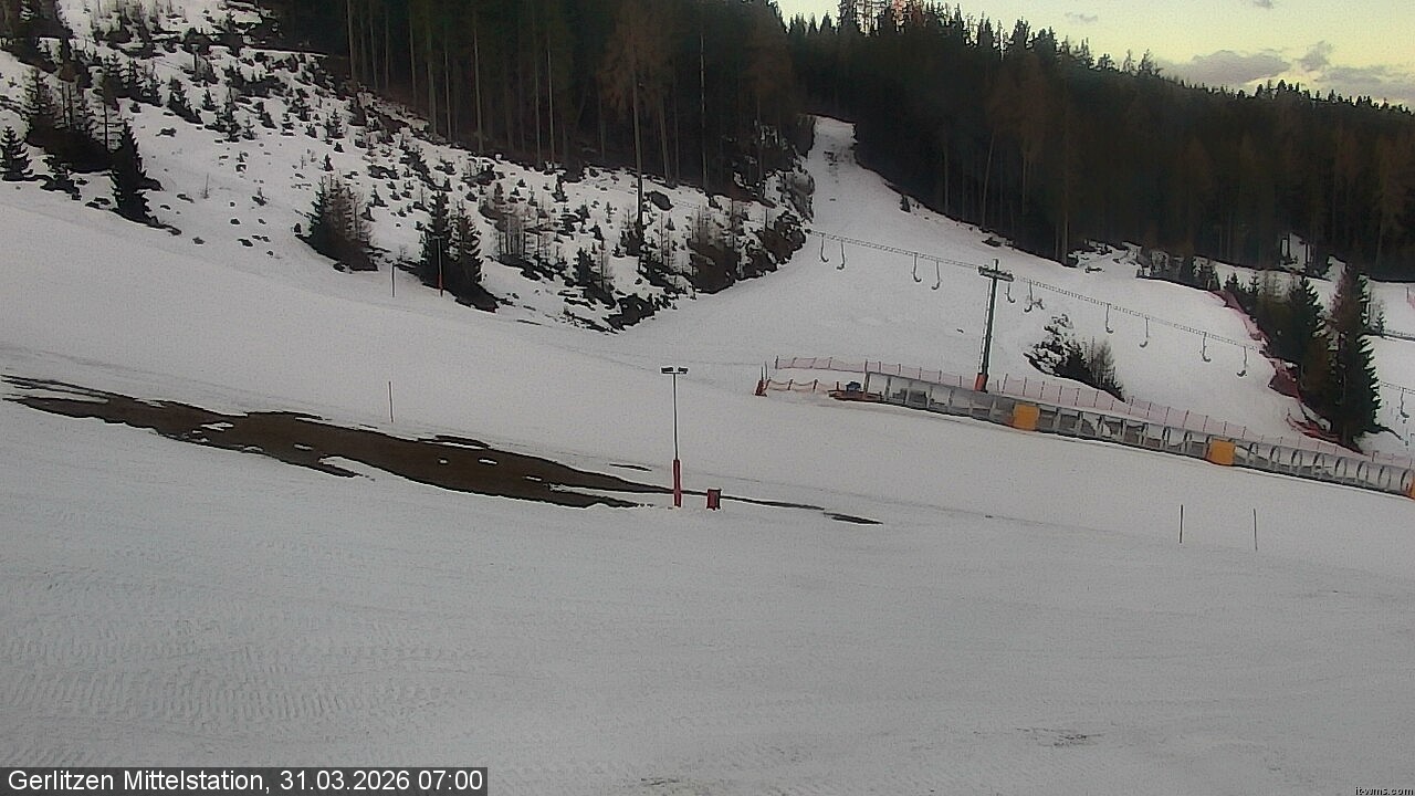 Archived image Webcam Umbrella bar and sun arena, Gerlitzen