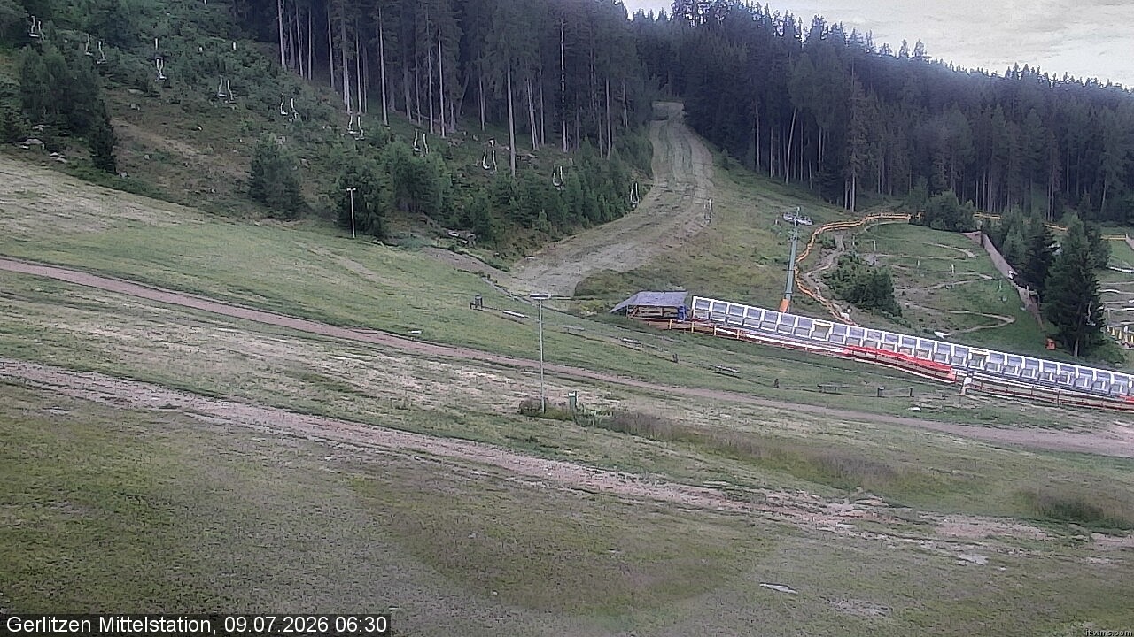 Archiv Foto Webcam Kanzelhöhe: Schirmbar und Sonnenarena