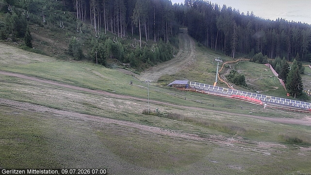 Archiv Foto Webcam Kanzelhöhe: Schirmbar und Sonnenarena