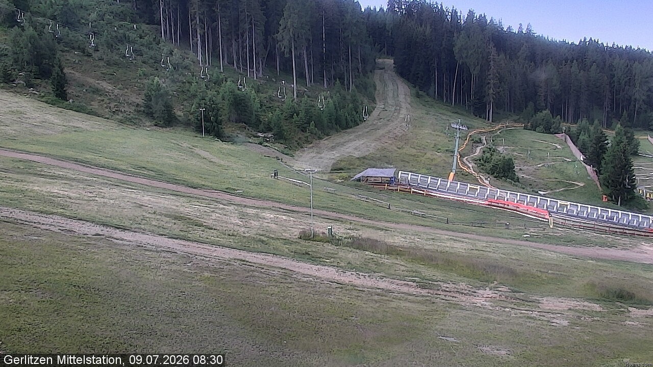 Archiv Foto Webcam Kanzelhöhe: Schirmbar und Sonnenarena
