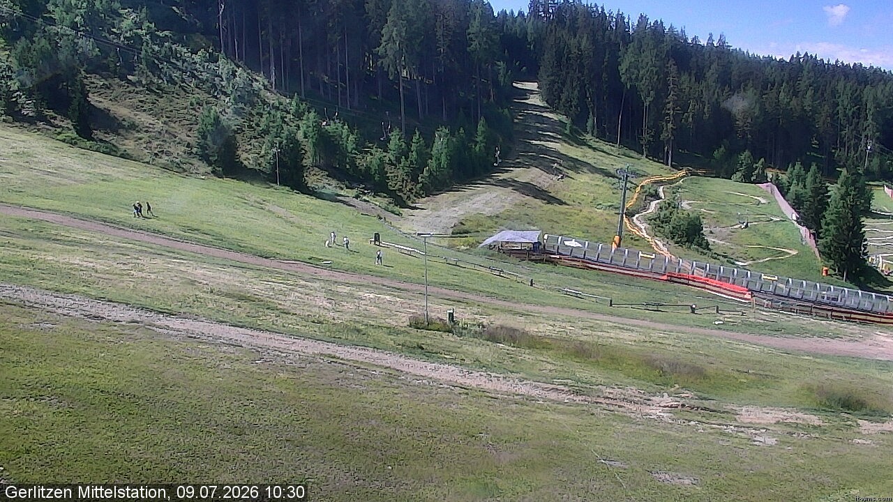 Archiv Foto Webcam Kanzelhöhe: Schirmbar und Sonnenarena
