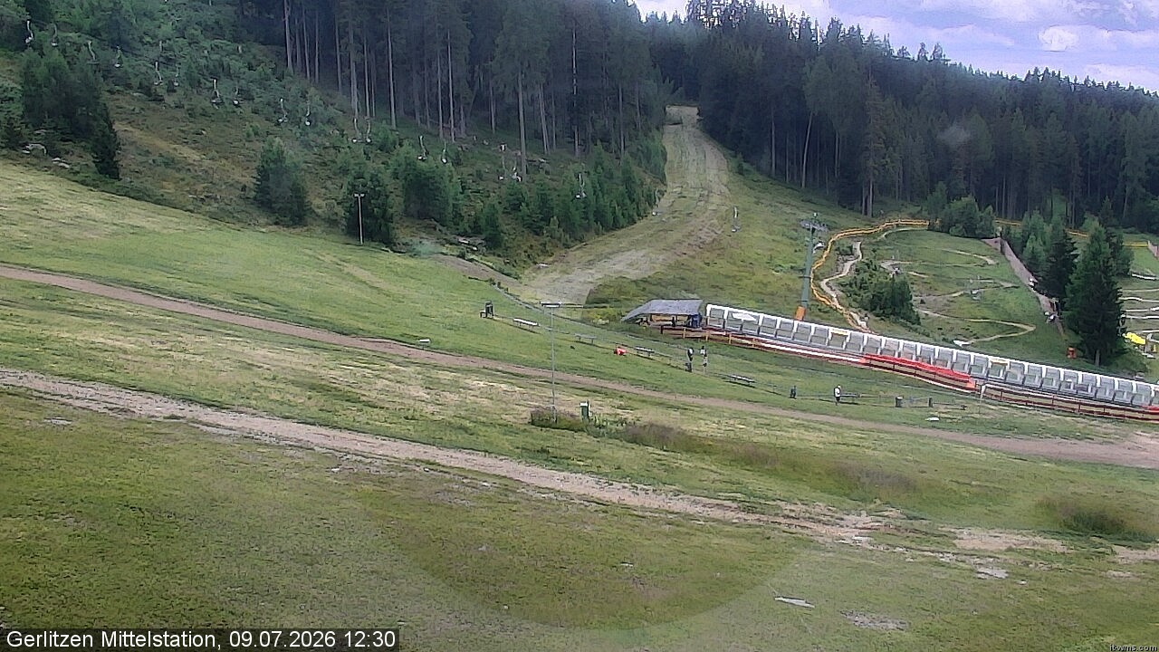 Archiv Foto Webcam Kanzelhöhe: Schirmbar und Sonnenarena
