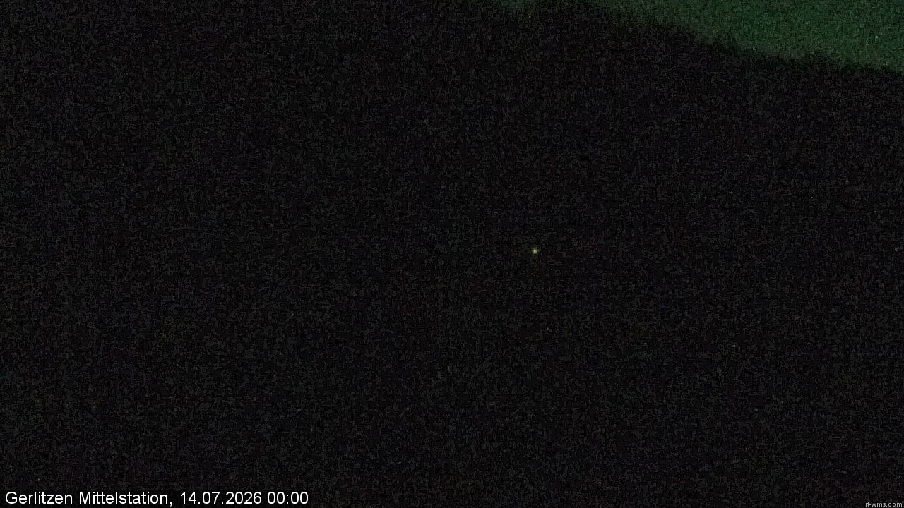 Archiv Foto Webcam Kanzelhöhe: Schirmbar und Sonnenarena