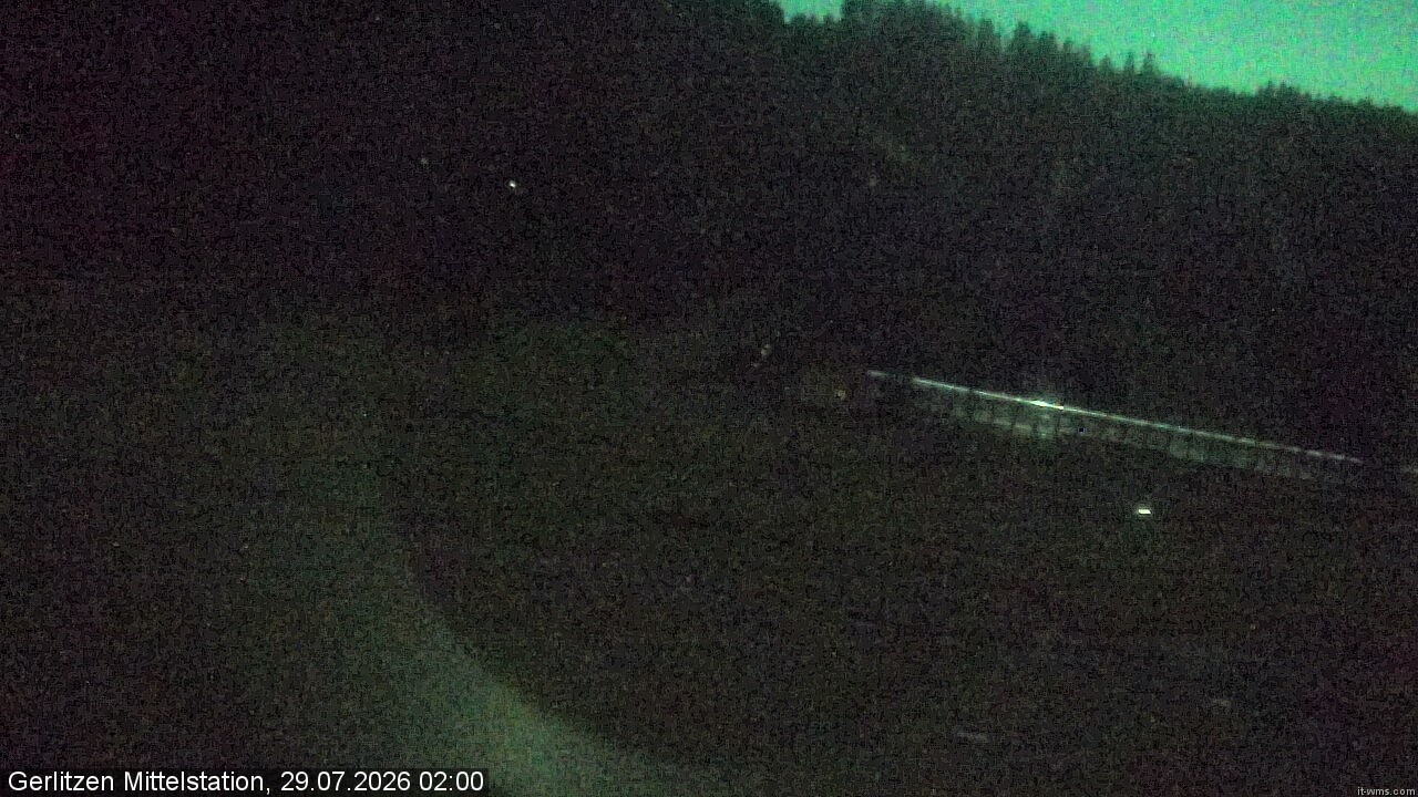 Archiv Foto Webcam Kanzelhöhe: Schirmbar und Sonnenarena