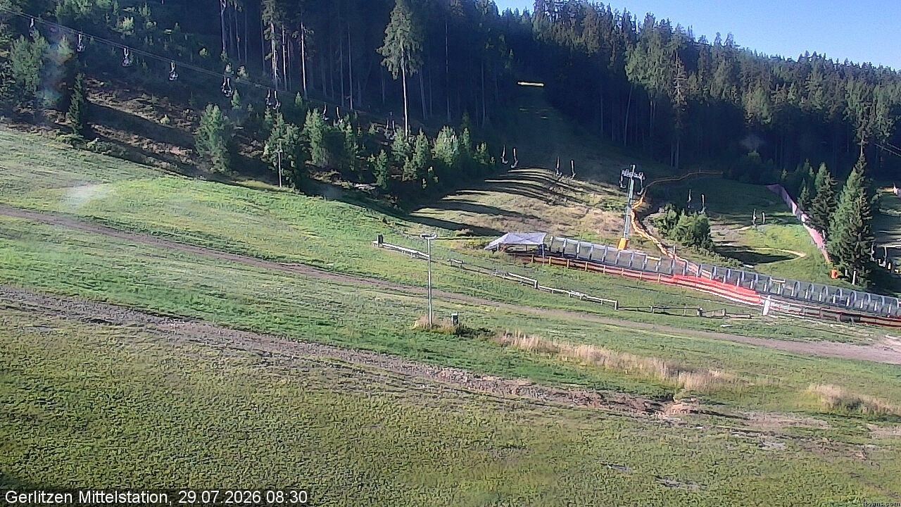 Archiv Foto Webcam Kanzelhöhe: Schirmbar und Sonnenarena
